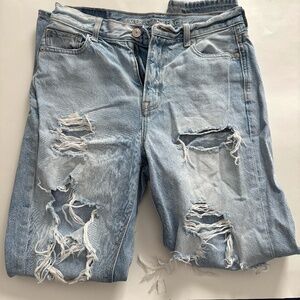 Women's Full Length High Rise Ripped Light Blue Mom Jeans  American Eagle Size 0